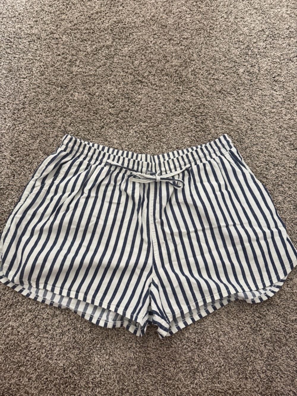 Universal Thread Navy and White Striped Elastic Waist Women’s Shorts